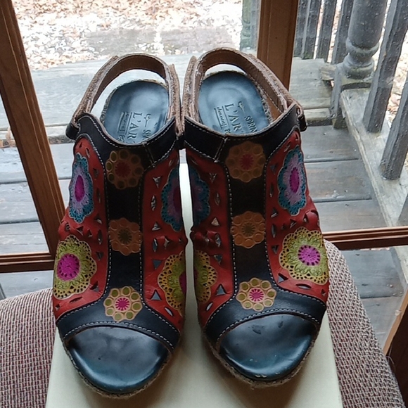 Red and Blue Wedge Shoes with Vibrant Design - Picture 2 of 10